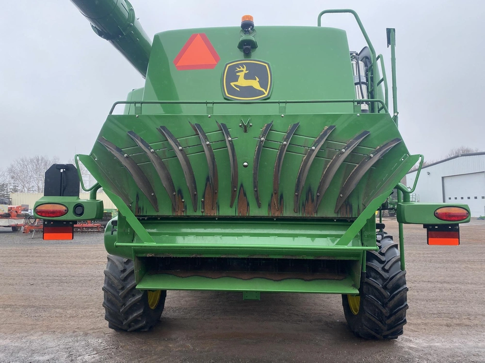 2023 John Deere T670 alt