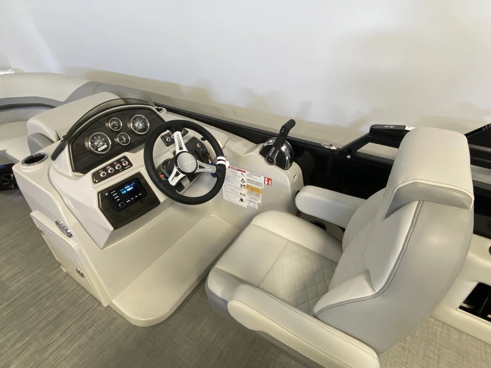 2026 Lowe Boats Ss210cl alt