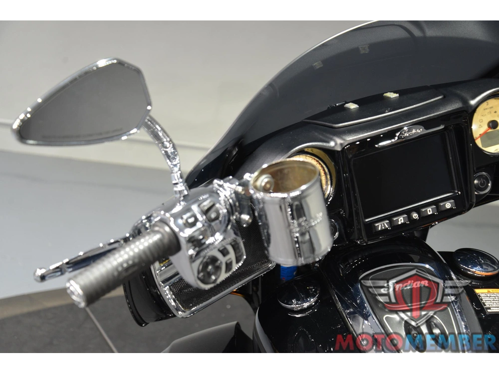 2017 Indian Motorcycle Roadmaster alt