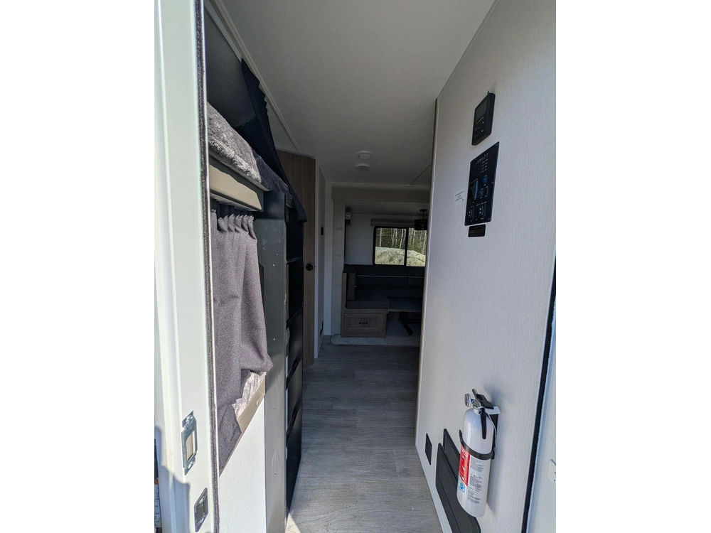 Coachmen Freedom Express Ultra Lite 245rks 2026 alt