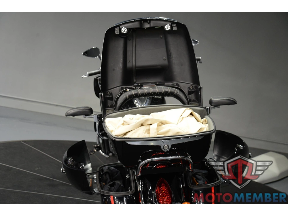 2017 Indian Motorcycle Roadmaster alt
