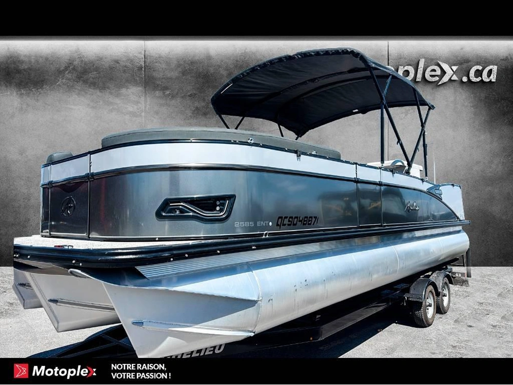 Avalon Catalina 2585 Entertain 2023 alt