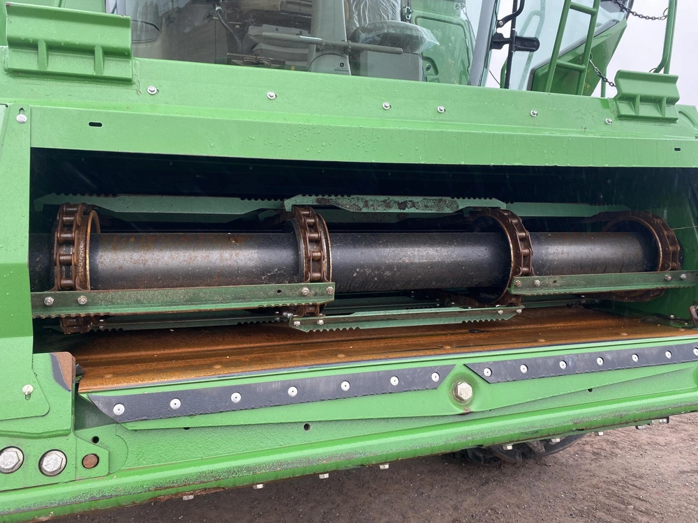 2023 John Deere T670 alt