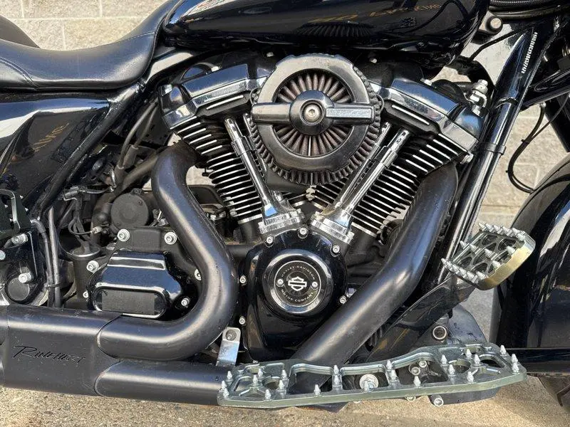 2018 Harley-Davidson FLHXS - Street Glide® Special thumbnail 3