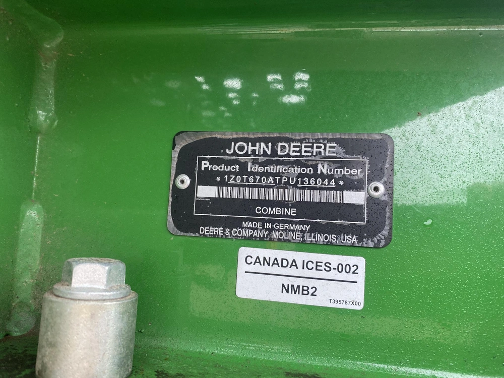 2023 John Deere T670 alt