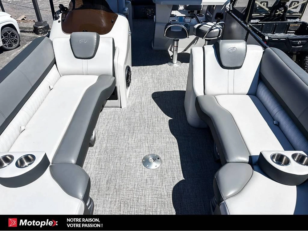 Avalon Catalina 2585 Entertain 2023 alt