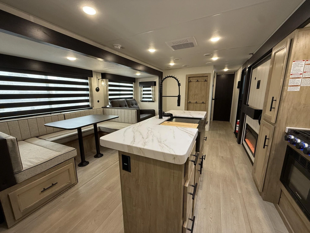 Cherokee 304sr Wolf Den 2026 alt