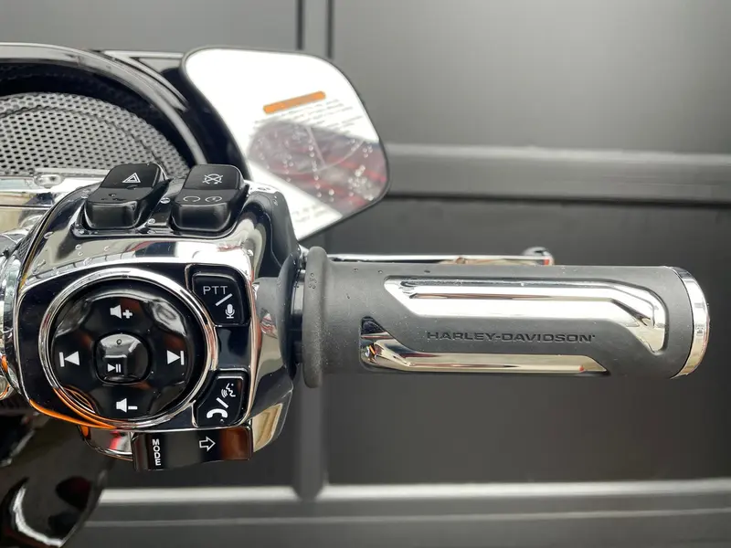 2026 Harley-Davidson FLHXSE - CVO™ Street Glide® thumbnail 15