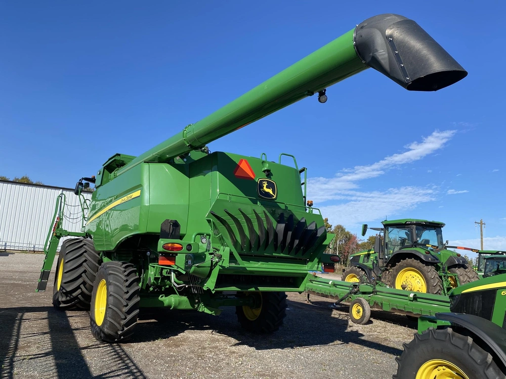 2024 John Deere T670 alt