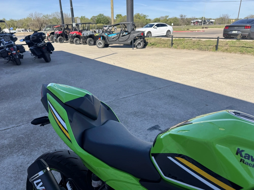 2026 Kawasaki Ninja 500 Base alt