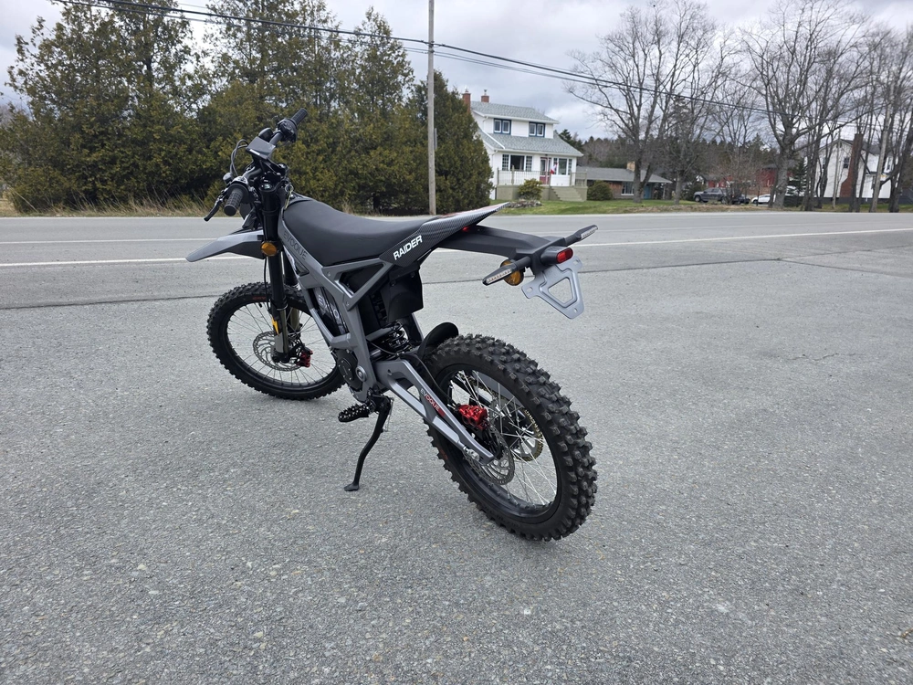 2025 Evoque Raider alt