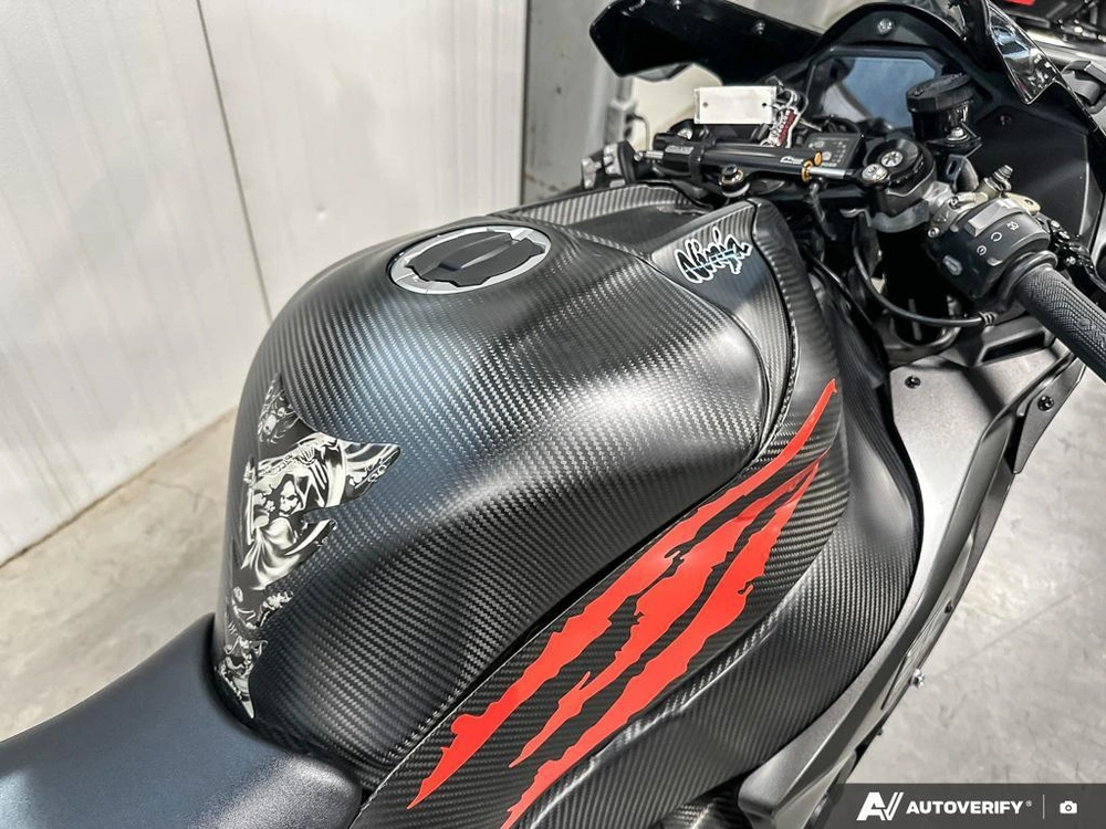 2022 Kawasaki Zx10r alt