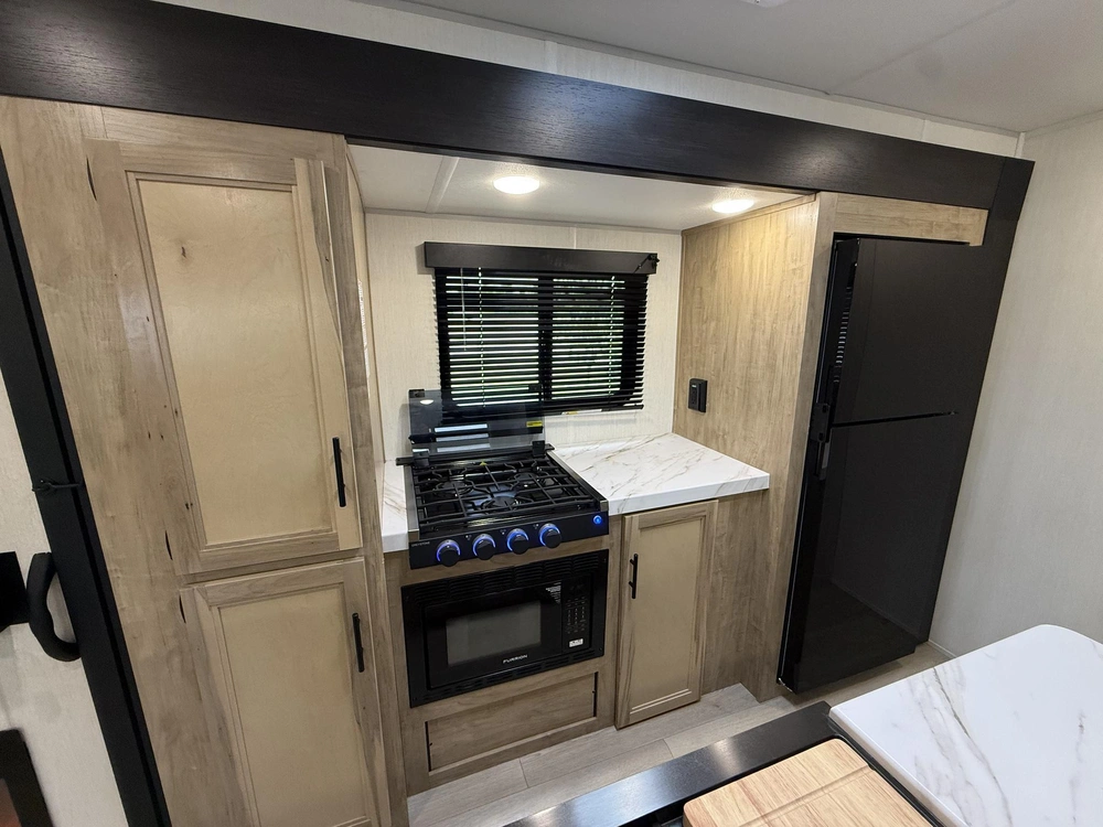 Cherokee 304sr Wolf Den 2026 alt