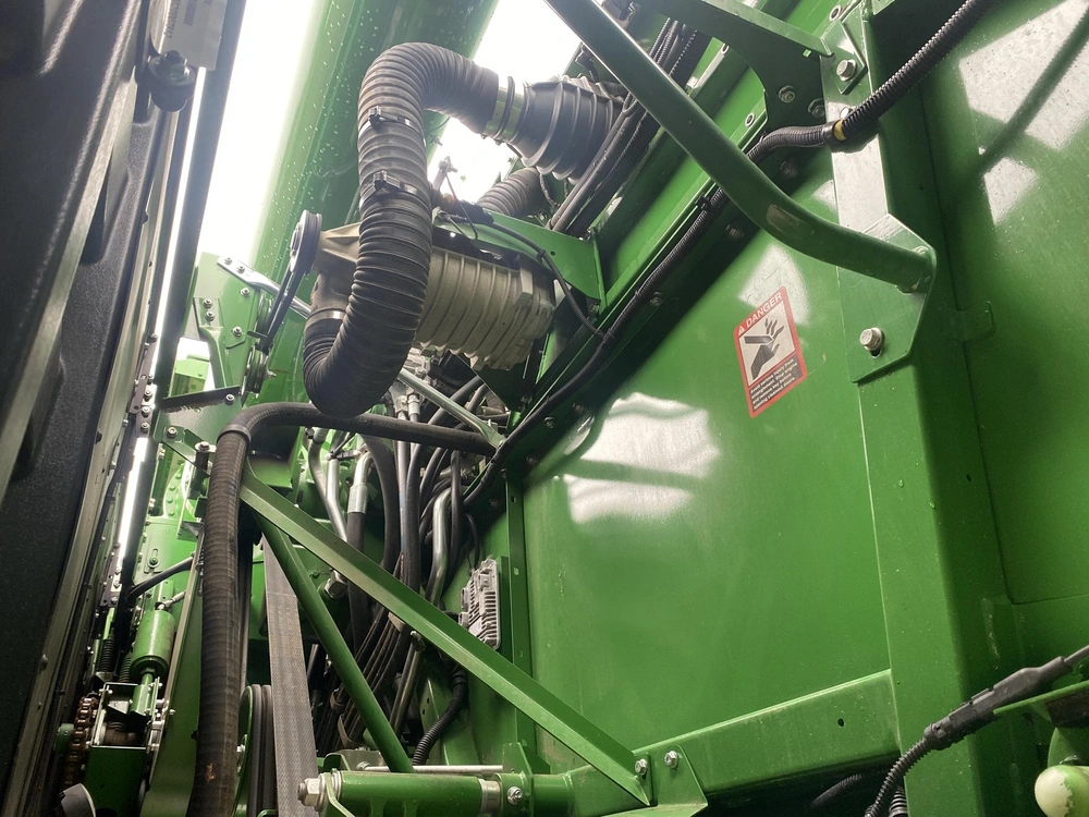 2023 John Deere T670 alt