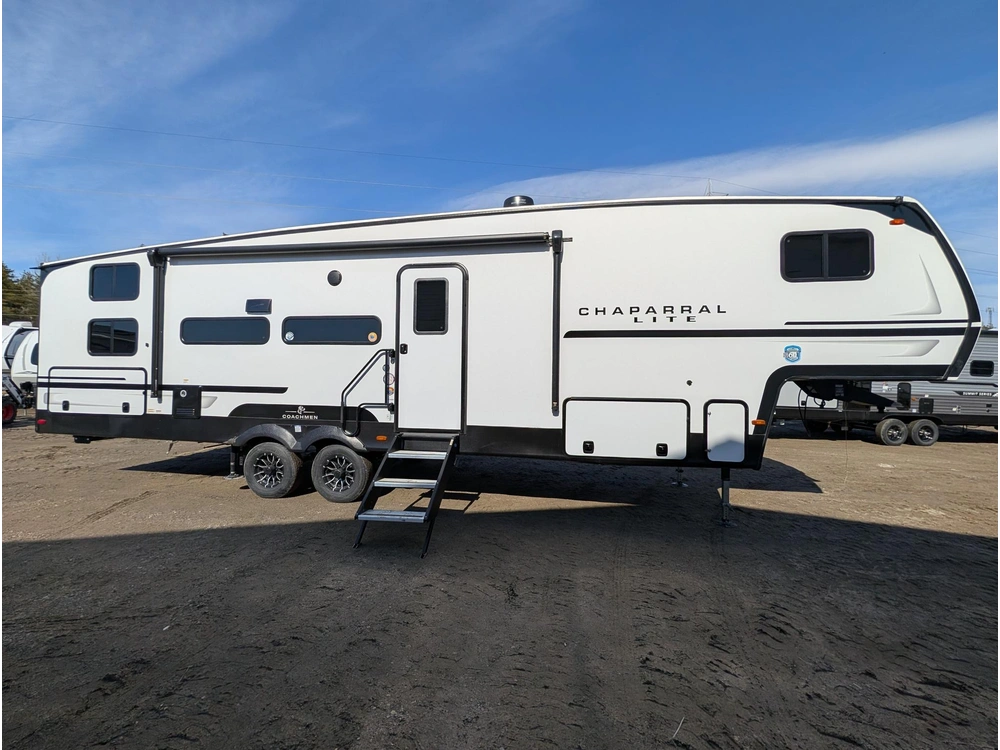 2026 Coachmen Chaparral 274bh alt