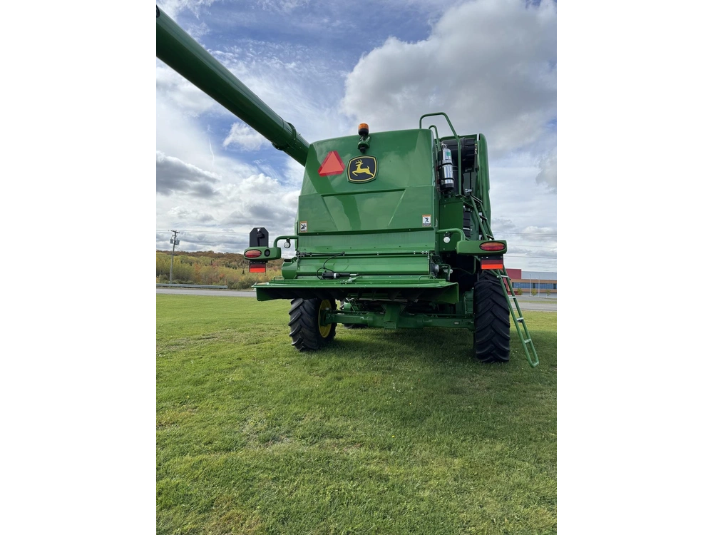 2022 John Deere T670 alt
