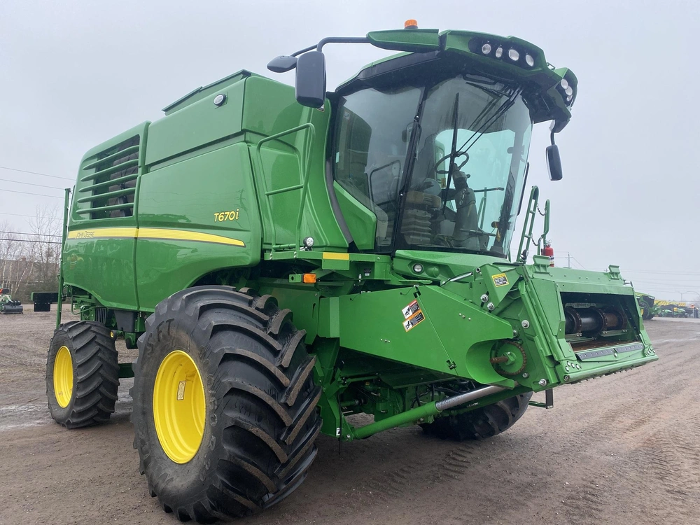 2023 John Deere T670 alt
