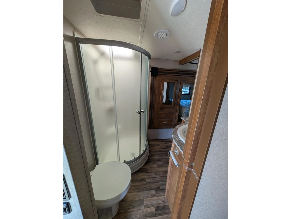 Coachmen Chaparral 30rls 2019 alt