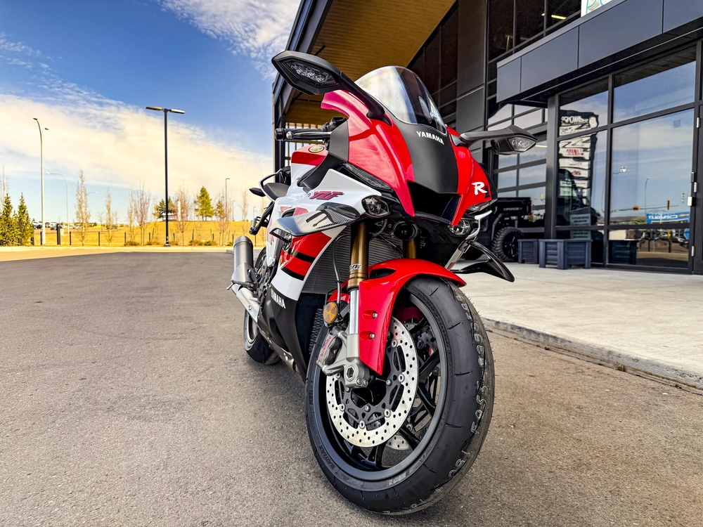 2026 Yamaha R1 alt