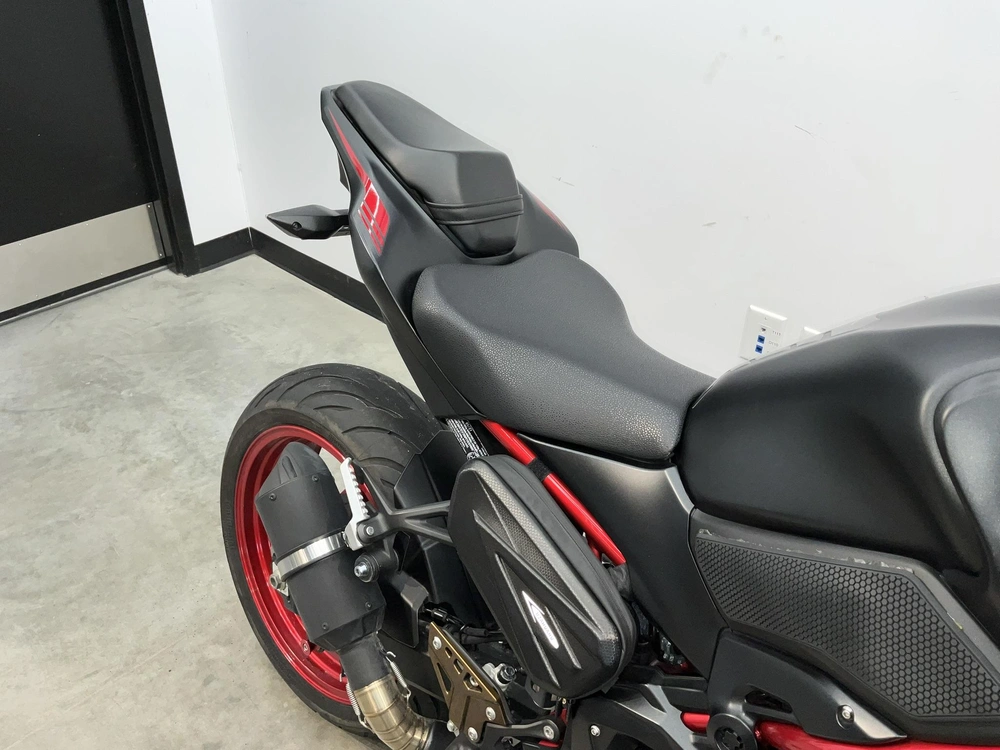 2021 Kawasaki Z900 alt