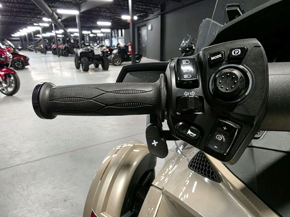 Can-am Rt Limited 2018 alt