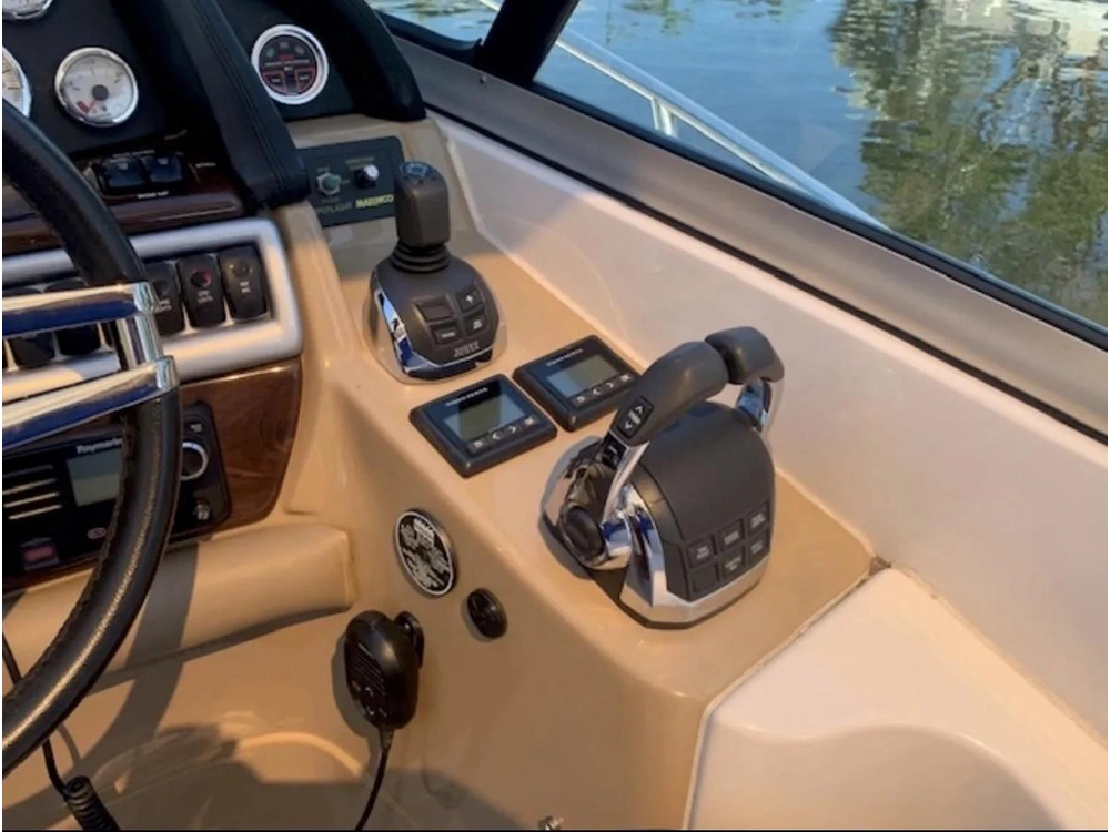 2016 Four Winns Vista 355 alt