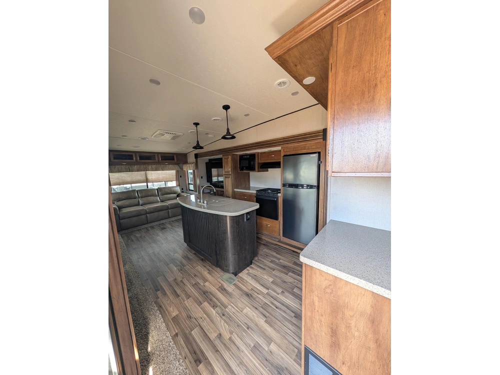 Coachmen Chaparral 30rls 2019 alt