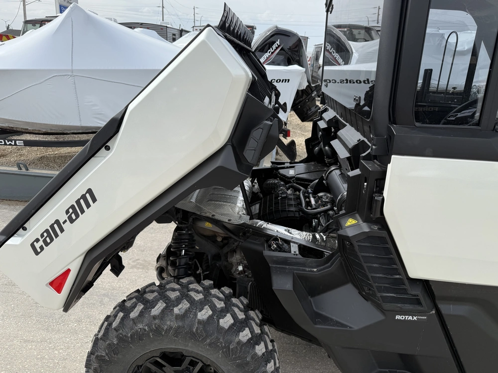 2026 Can-am Defender Hd11 Ltd Cab Dps alt