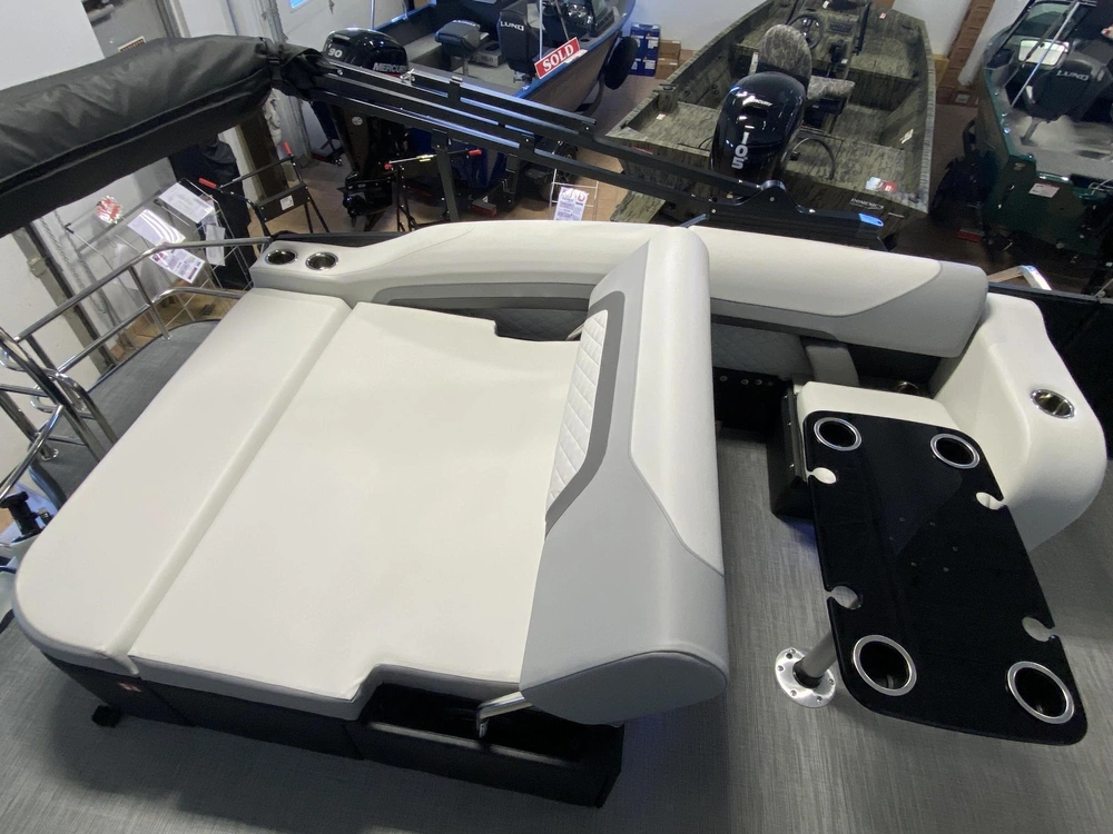 2026 Lowe Boats Ss210cl alt