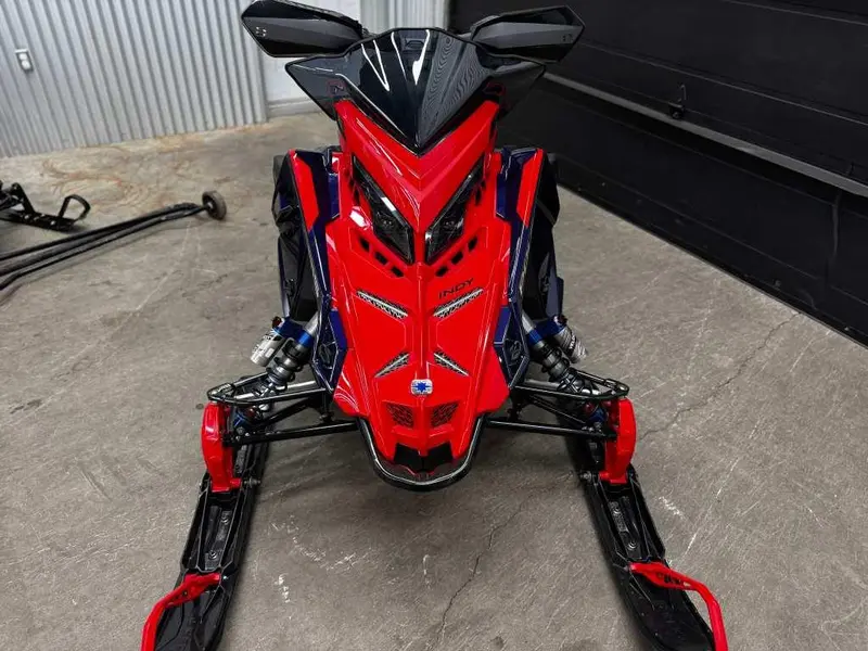 Polaris 9R INDY XCR 70EME 2025