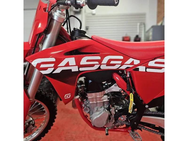 2023 GASGAS MC 450F thumbnail 12