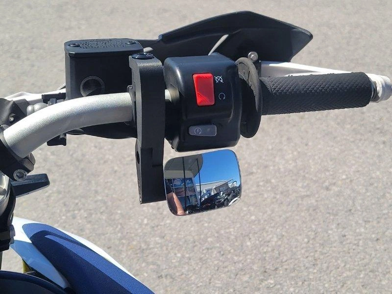 Husqvarna 701 Enduro 2022 alt