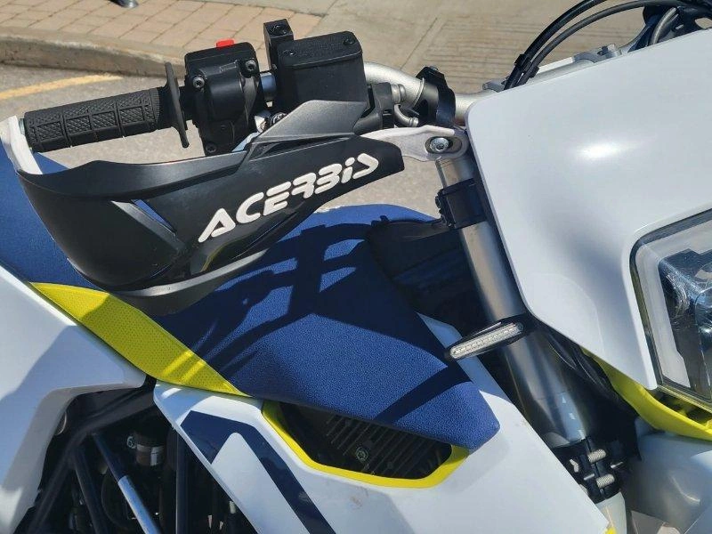 Husqvarna 701 Enduro 2022 alt
