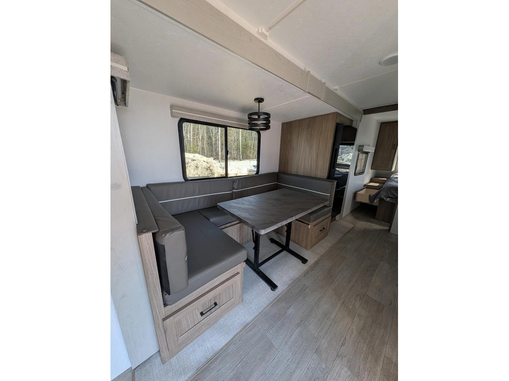 Coachmen Freedom Express Ultra Lite 245rks 2026 alt