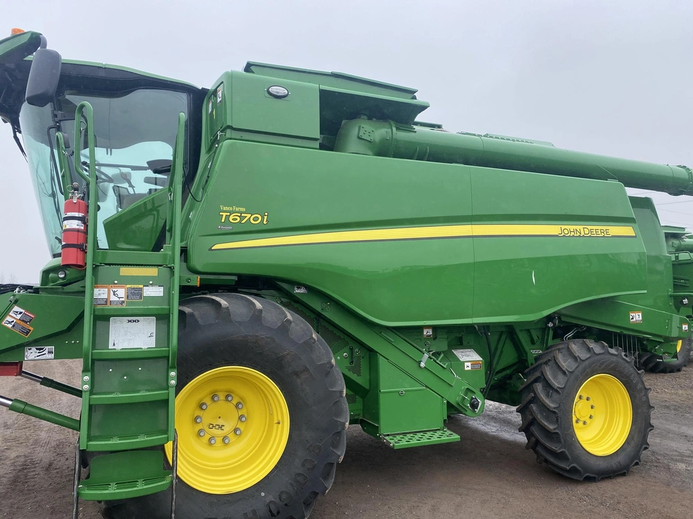 2023 John Deere T670 alt