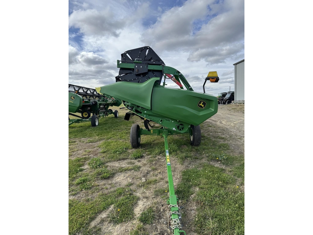 2022 John Deere T670 alt