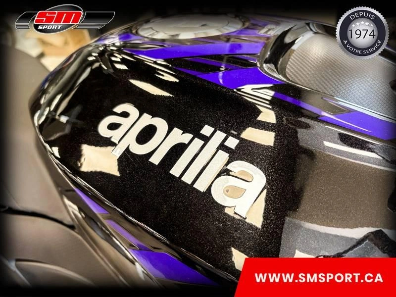 2027 Aprilia Tuono V4 Factory alt