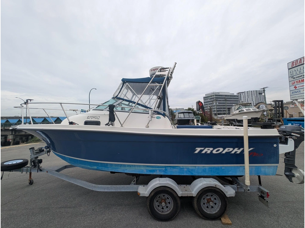 2005 Trophy Boats 2052 Walkaround alt