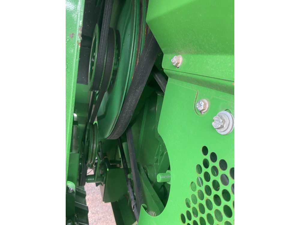 2023 John Deere T670 alt