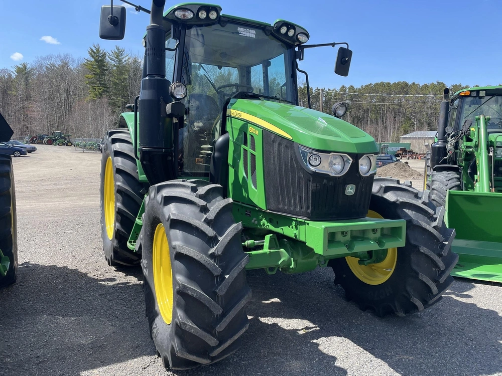 2020 John Deere 6110m alt