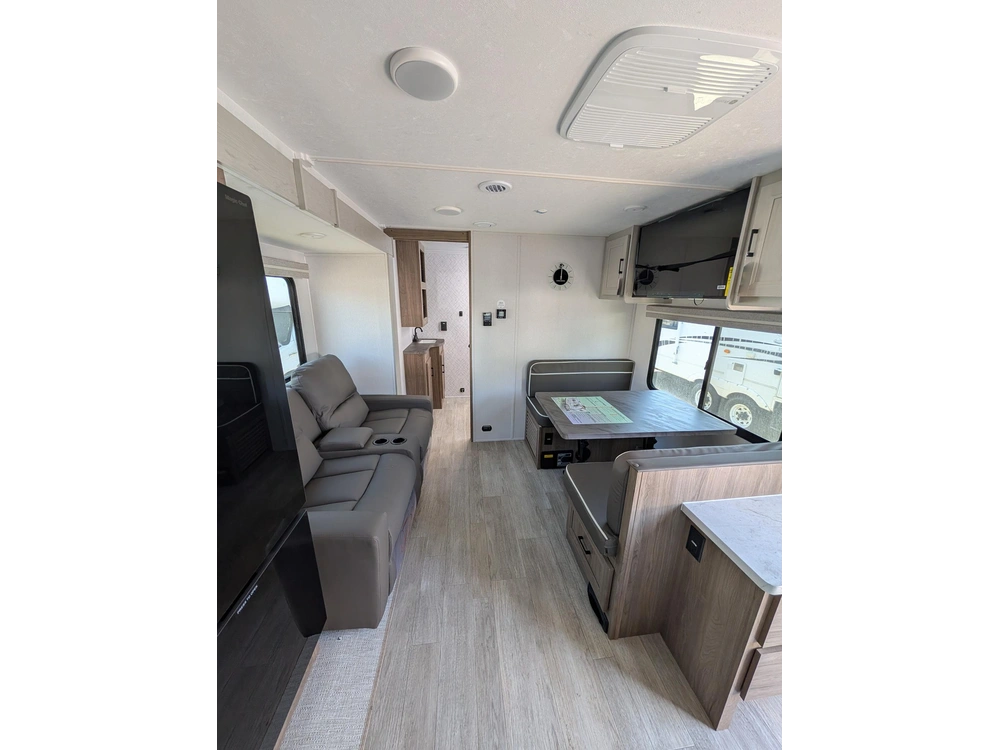 Coachmen Freedom Express 258bhs 2026 alt