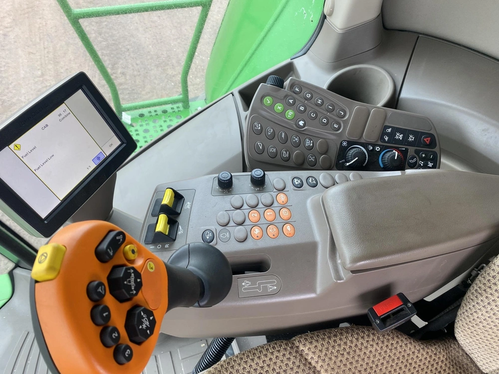 2023 John Deere T670 alt