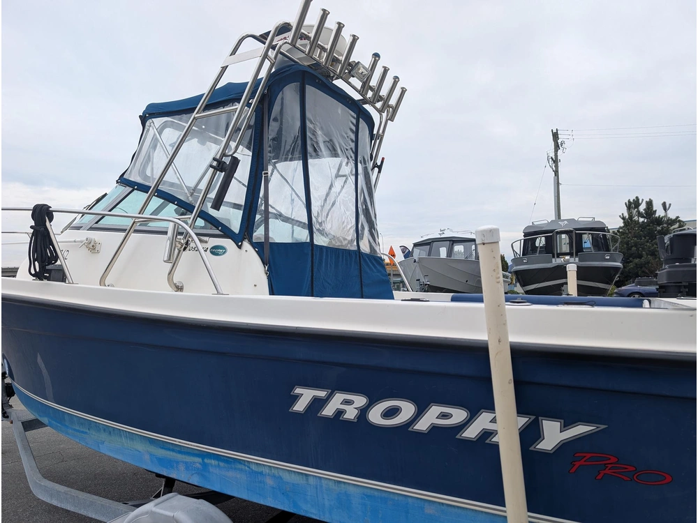 2005 Trophy Boats 2052 Walkaround alt