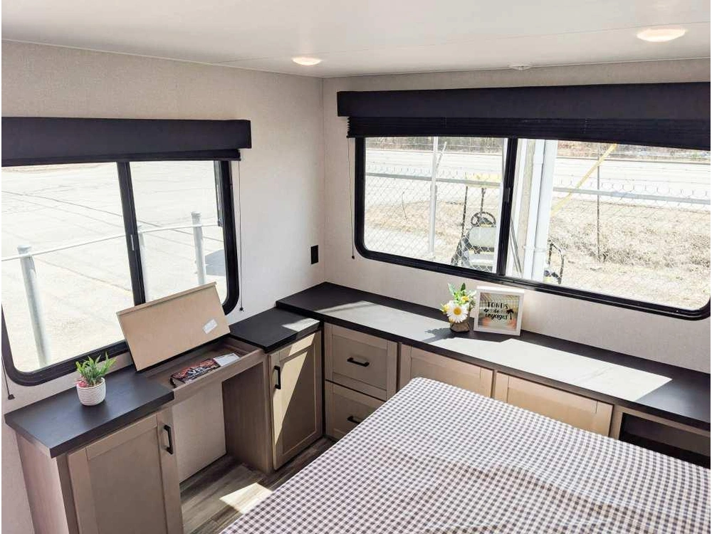 Jayco Jay Flight Bungalow 401loft 2026 alt