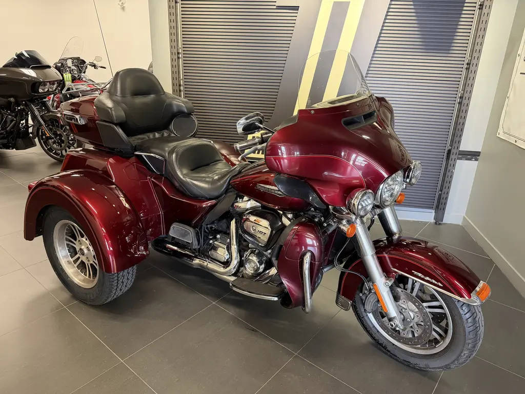 2017 Harley-Davidson FLHTCUTG Tri Glide UltraFLHTCUTG