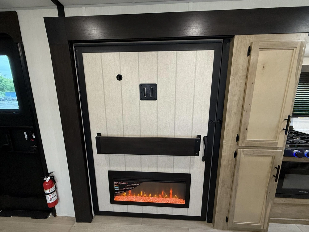 Cherokee 304sr Wolf Den 2026 alt