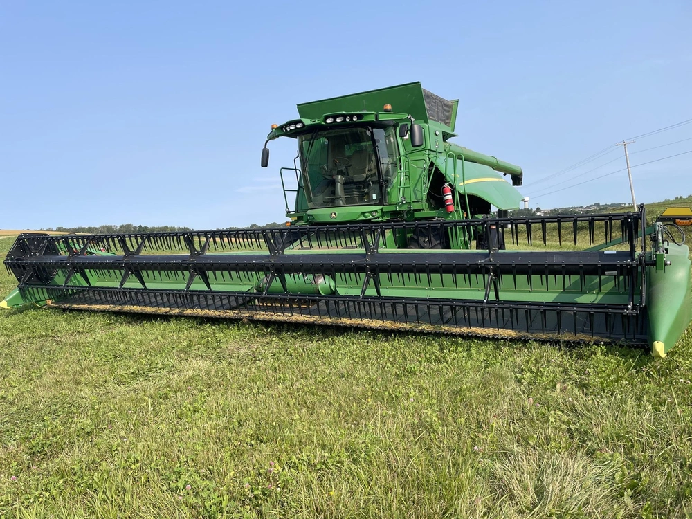 2022 John Deere T670 alt