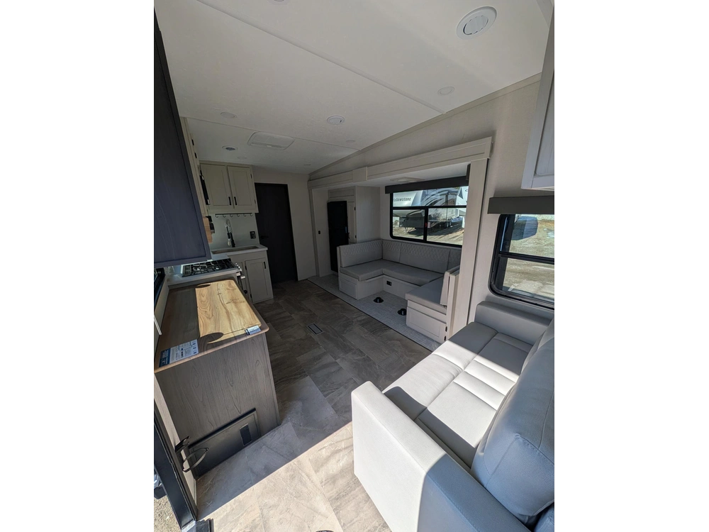 2026 Coachmen Chaparral 274bh alt