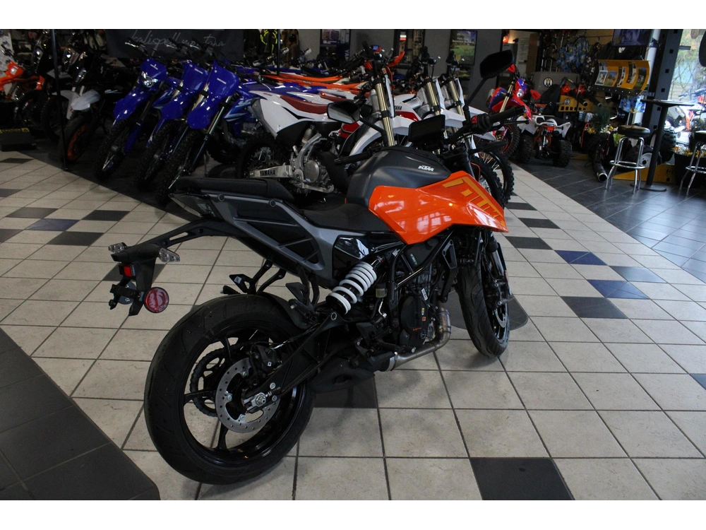 2024 Ktm 250 Duke Orange B.d. alt
