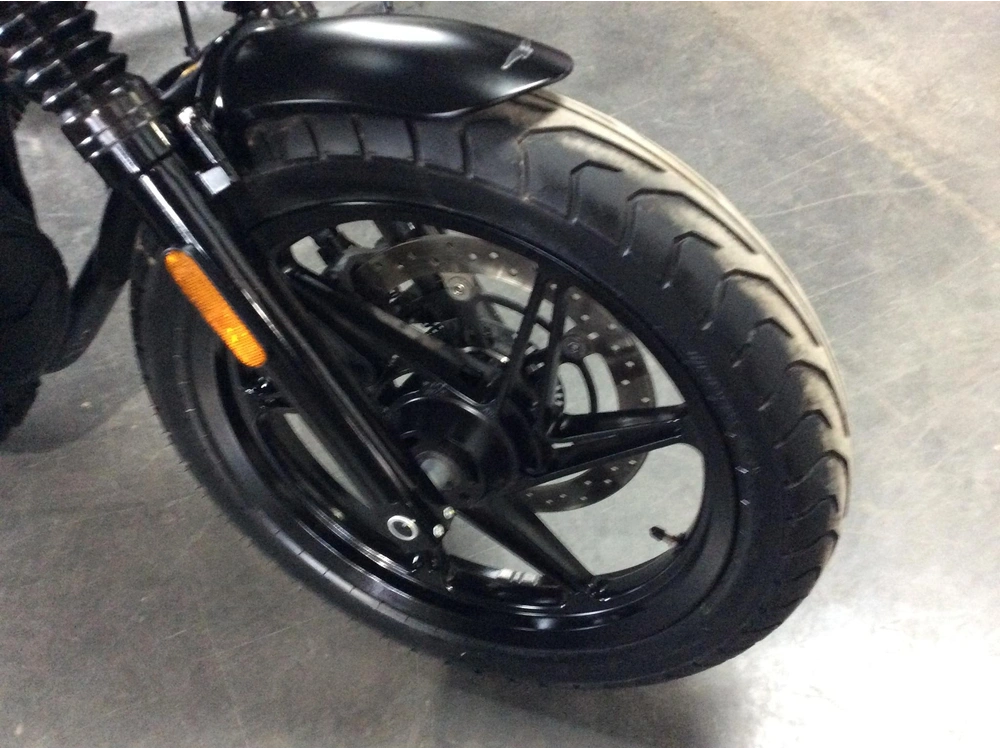 Moto Guzzi V7 Stone 2022 alt